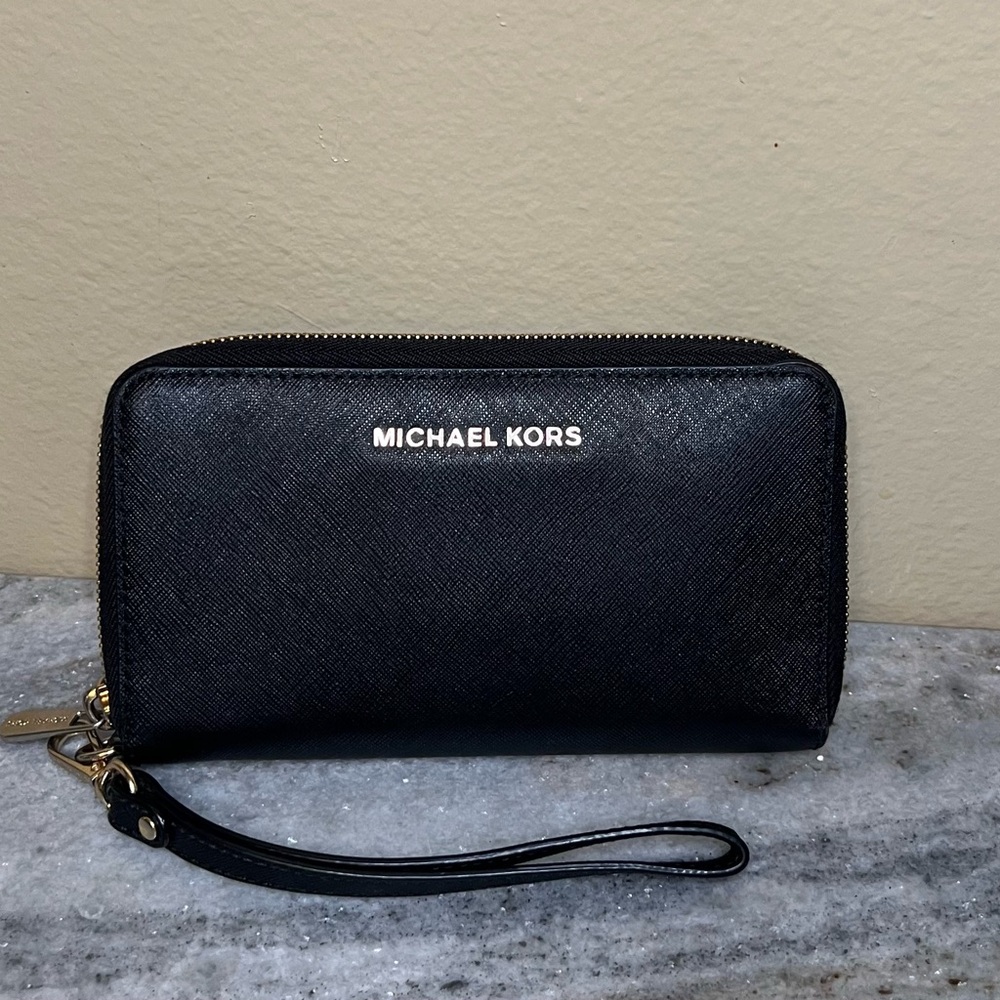 Michael Kors Selma Leather Satchel Bag with Wallet- Black. - Picture 13 of 17